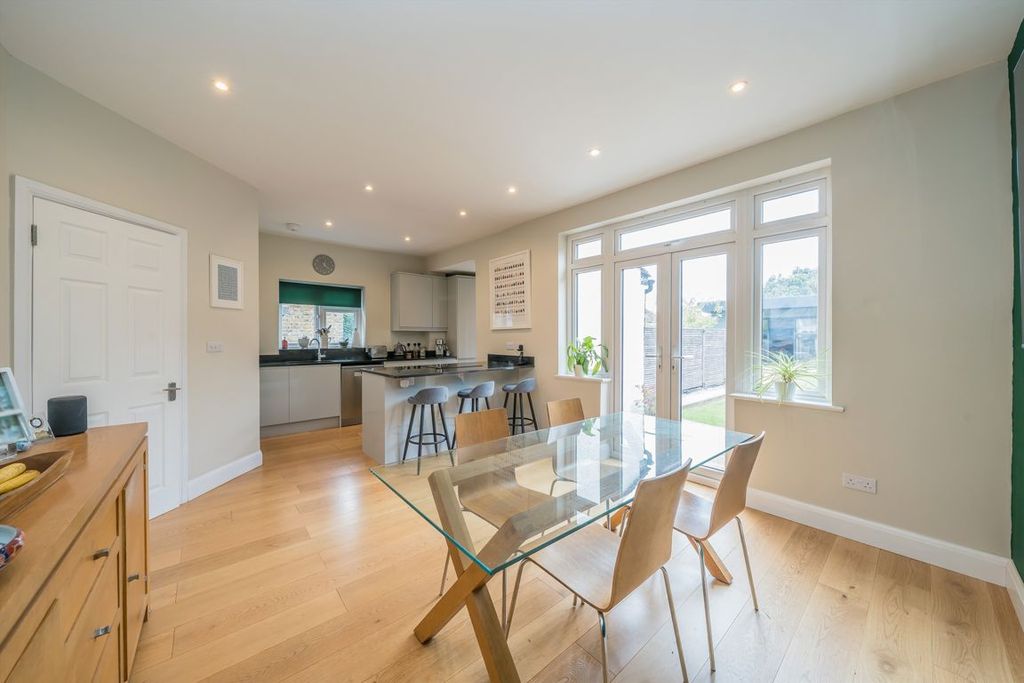 Property photo 3 of 8