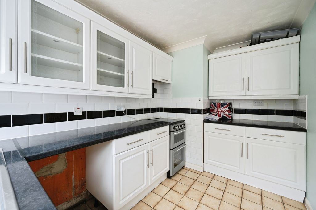 Property photo 3 of 17 Photo