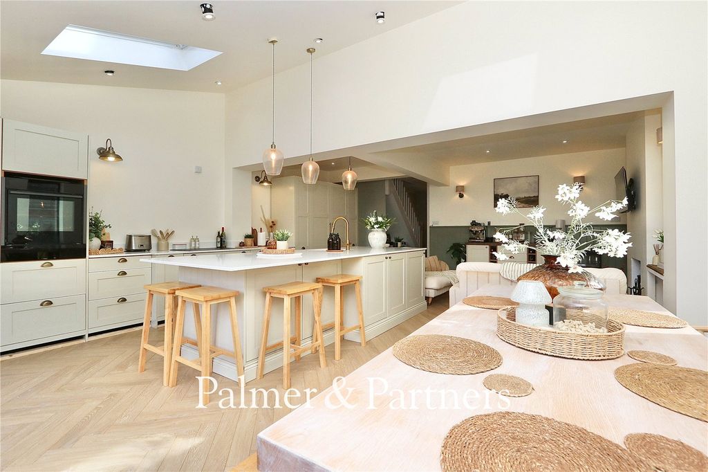Property photo 3 of 33 Picture No. 06
