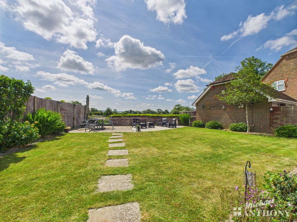 Property photo 3 of 24 Cam03218G0-Pr0690-Still009