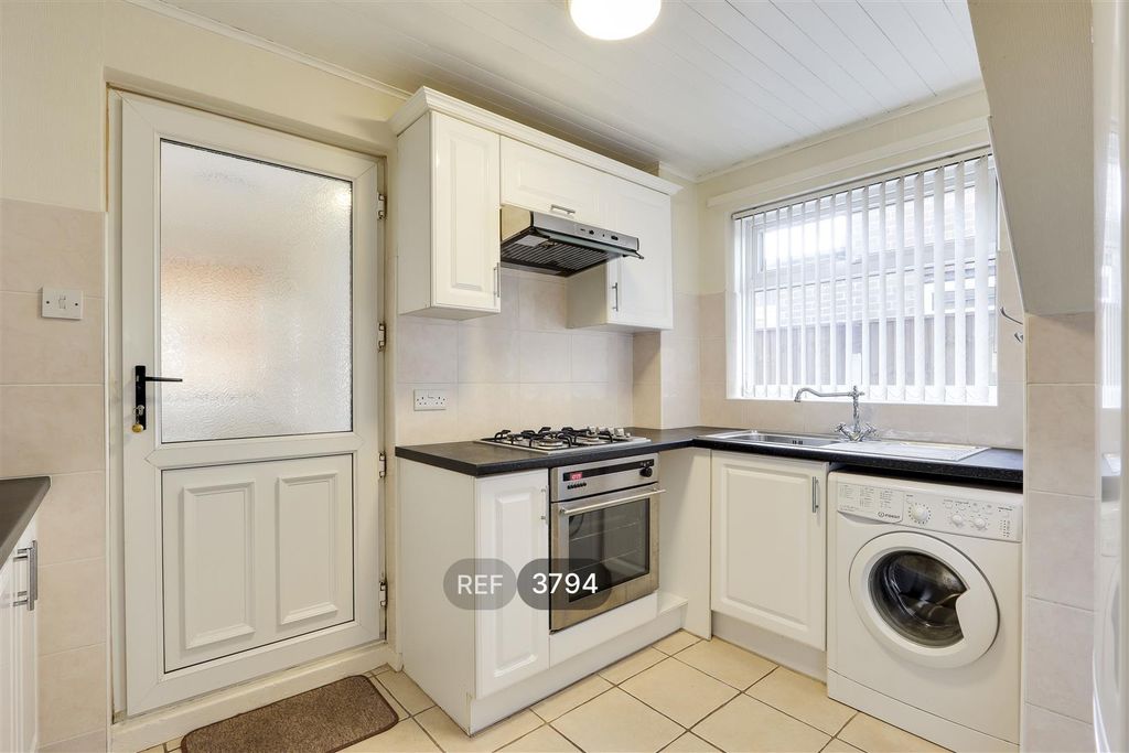 Property photo 2 of 20 Kitchen