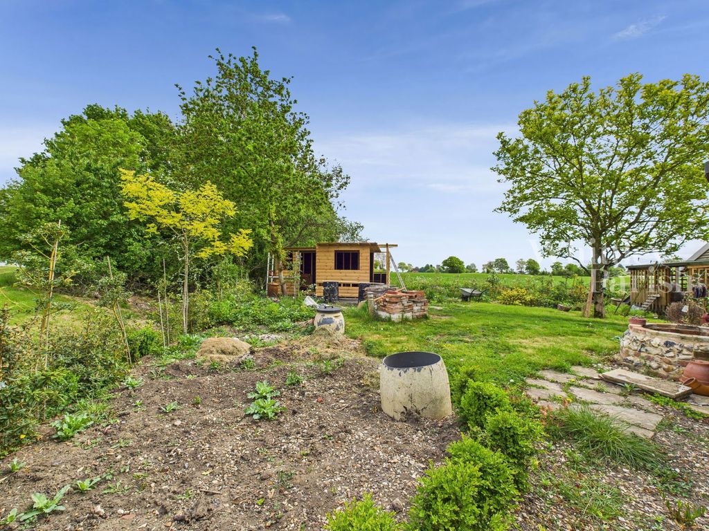 Property photo 2 of 27