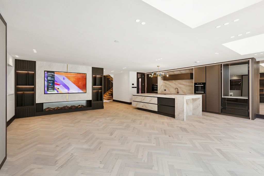 Additional image 4 of 5 bed detached house for salePipers Pipers Green Lane, Edgware HA8