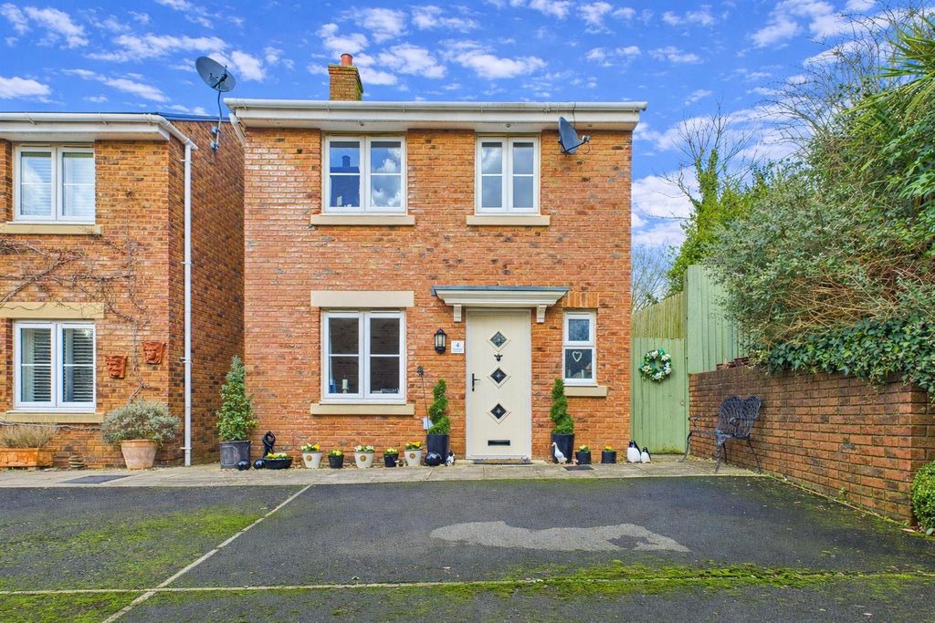 Property photo 1 of 25 Llanmelin Gardens