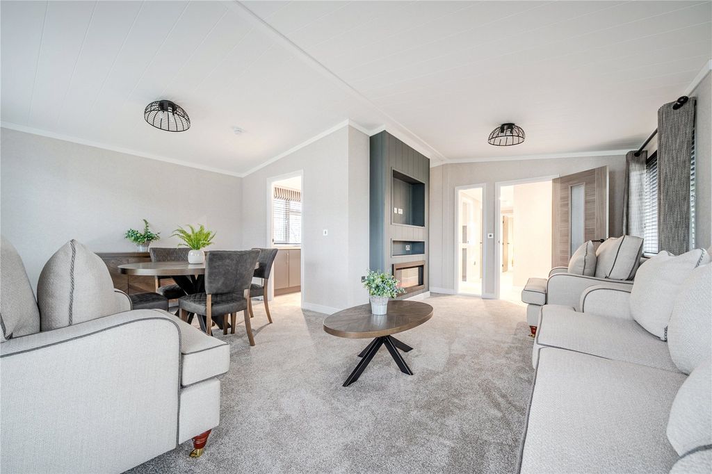 Property photo 3 of 15 Picture No. 02