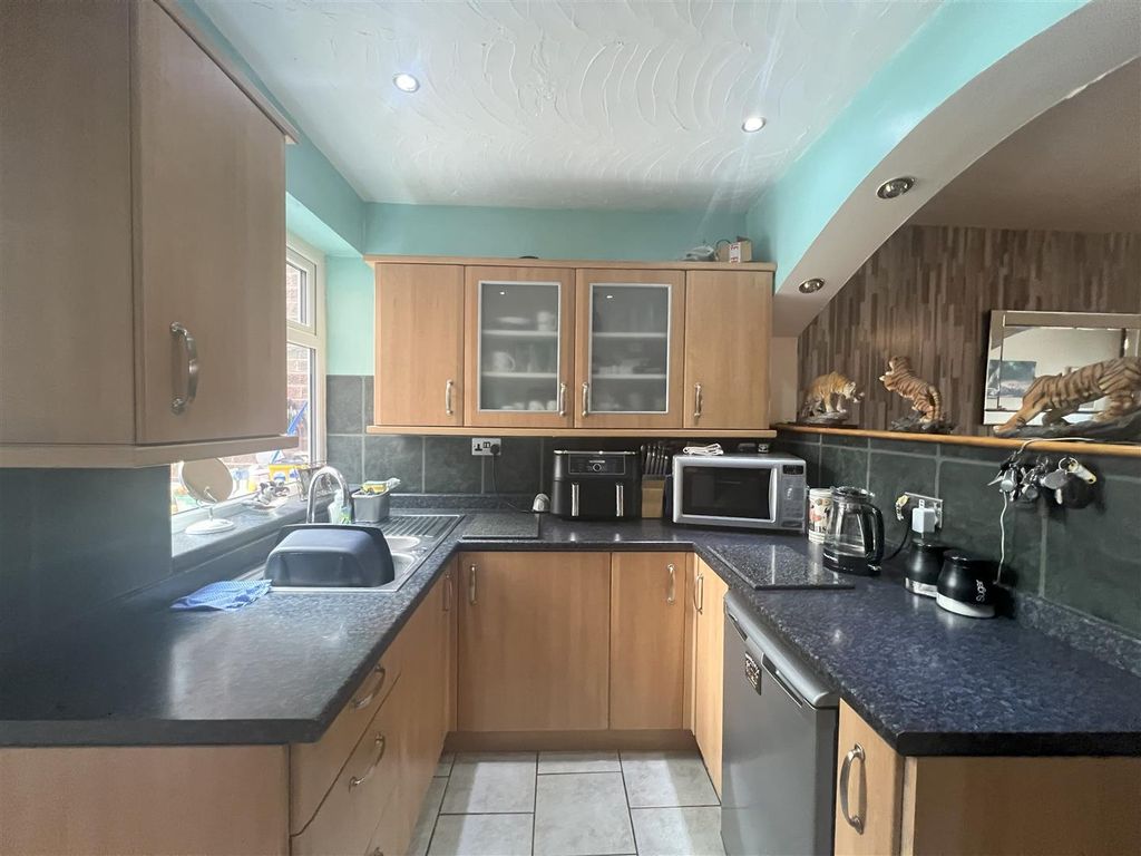 Property photo 3 of 13 Kitchen