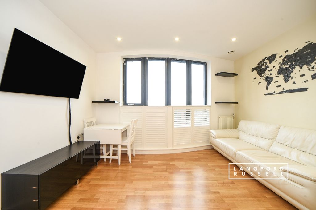 Property photo 2 of 8 Reception