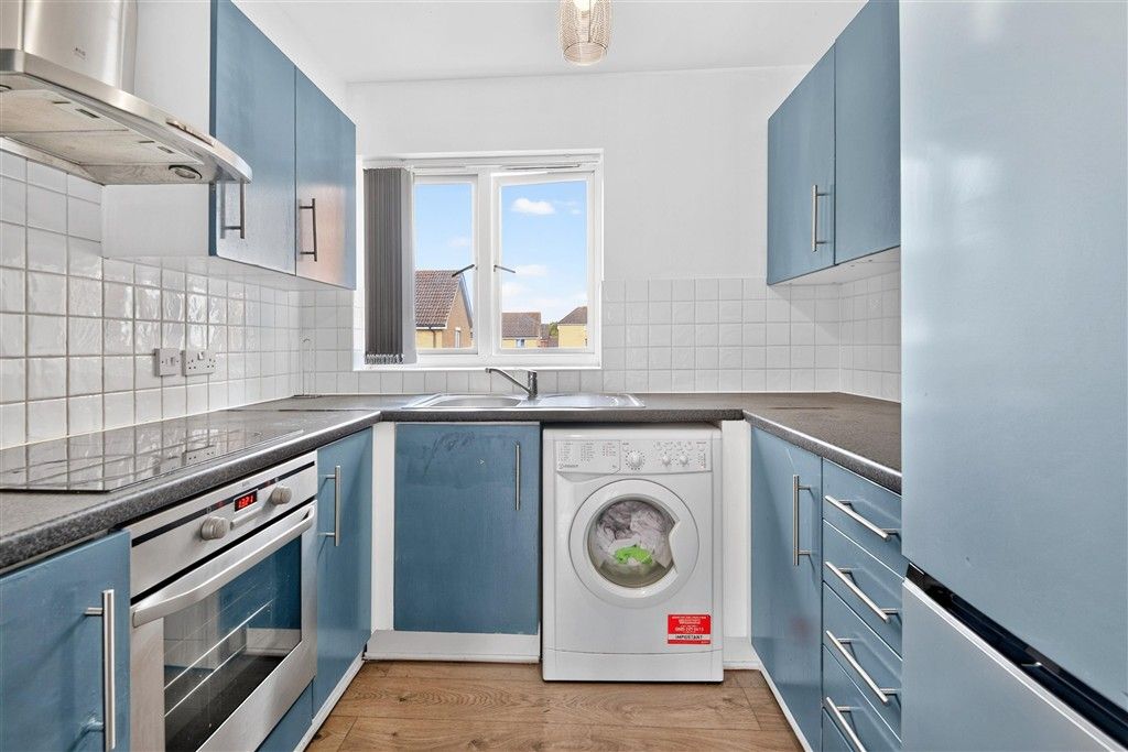 Property photo 3 of 12 Kitchen