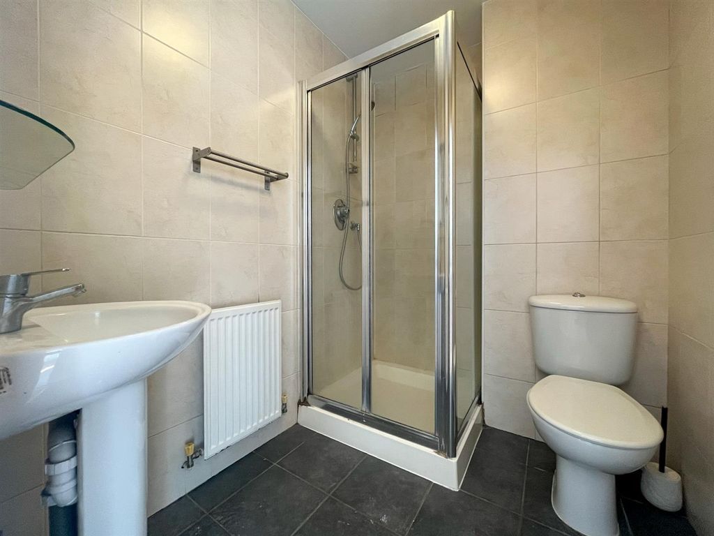 Property photo 3 of 5 Bathroom (1 Of 1).Jpg