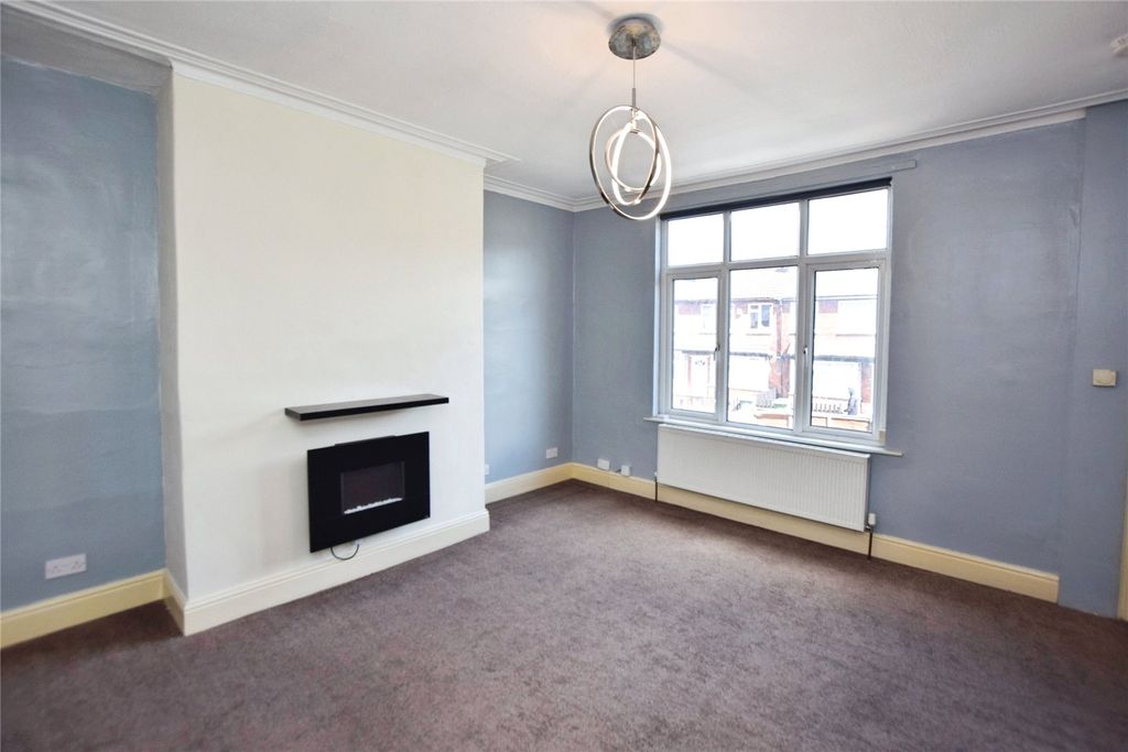 Property photo 3 of 10 Picture No. 12