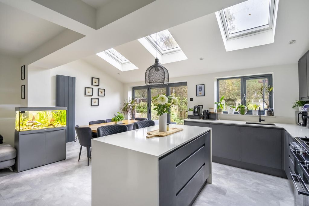 Property photo 2 of 20 Kitchen