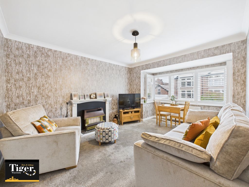 Property photo 3 of 19 Cam03440G0-Pr0446-Still027