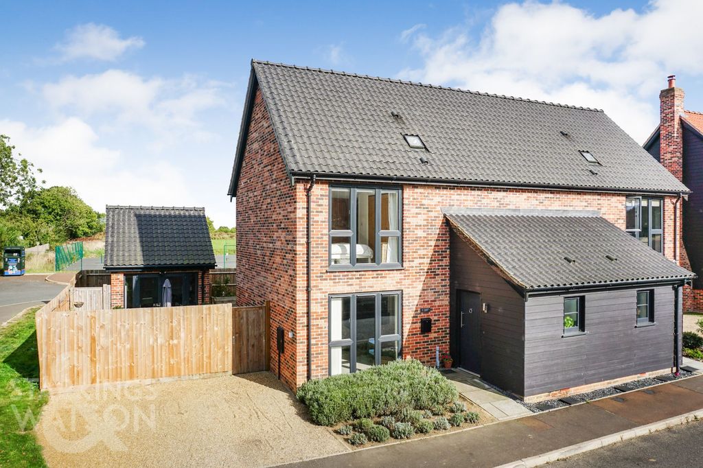 Property photo 2 of 23