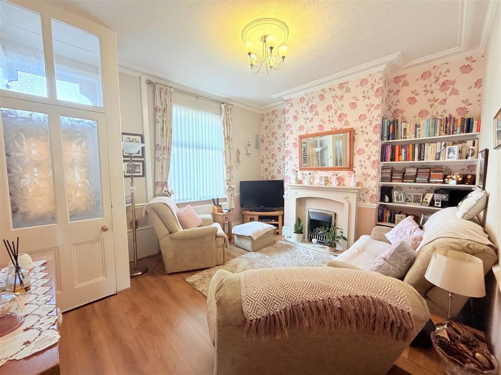 Property photo 3 of 18