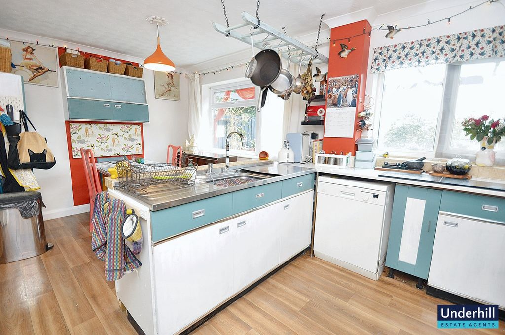 Property photo 2 of 24 Kitchen