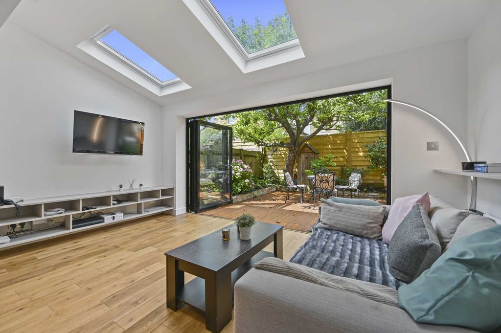 Property photo 2 of 12