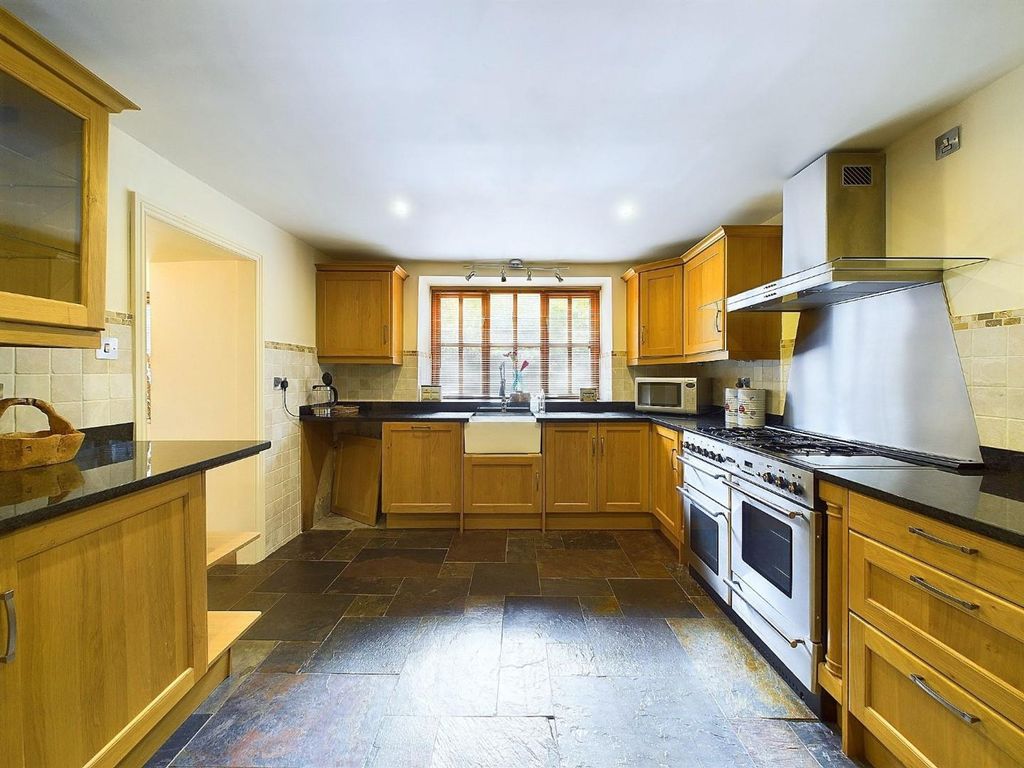 Property photo 3 of 22 Cam03810G0-Pr0109-Still023.Jpg