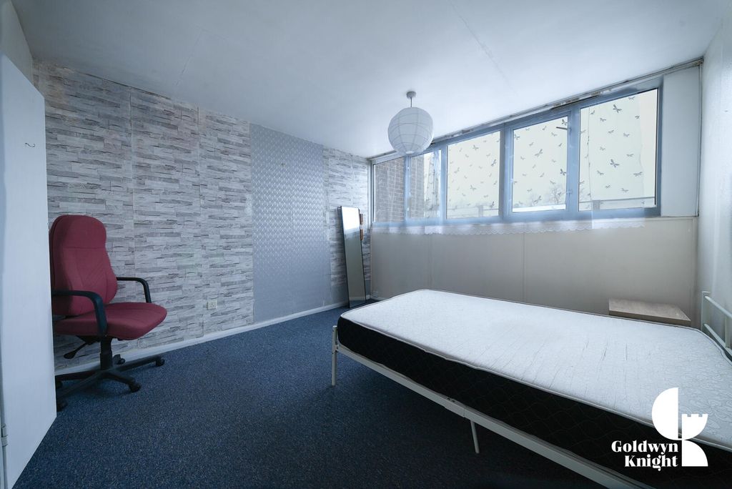 Property photo 3 of 8 Bedroom