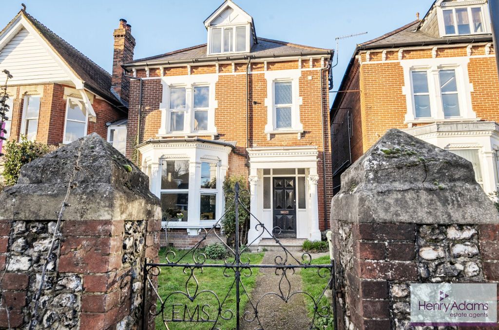 Property photo 1 of 15
