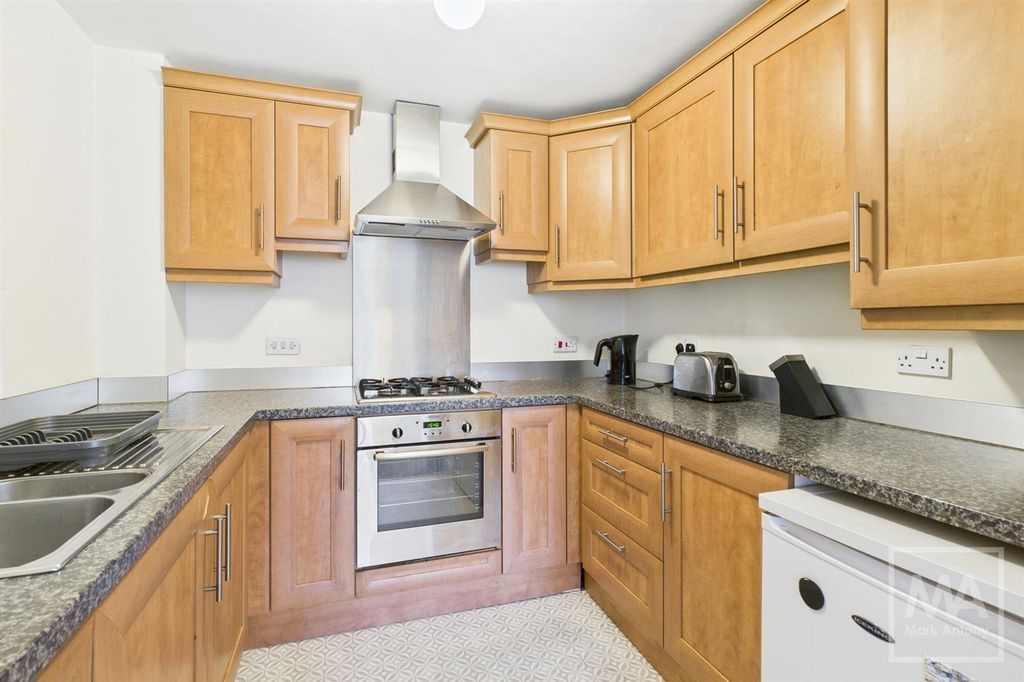 Property photo 2 of 8 Kitchen