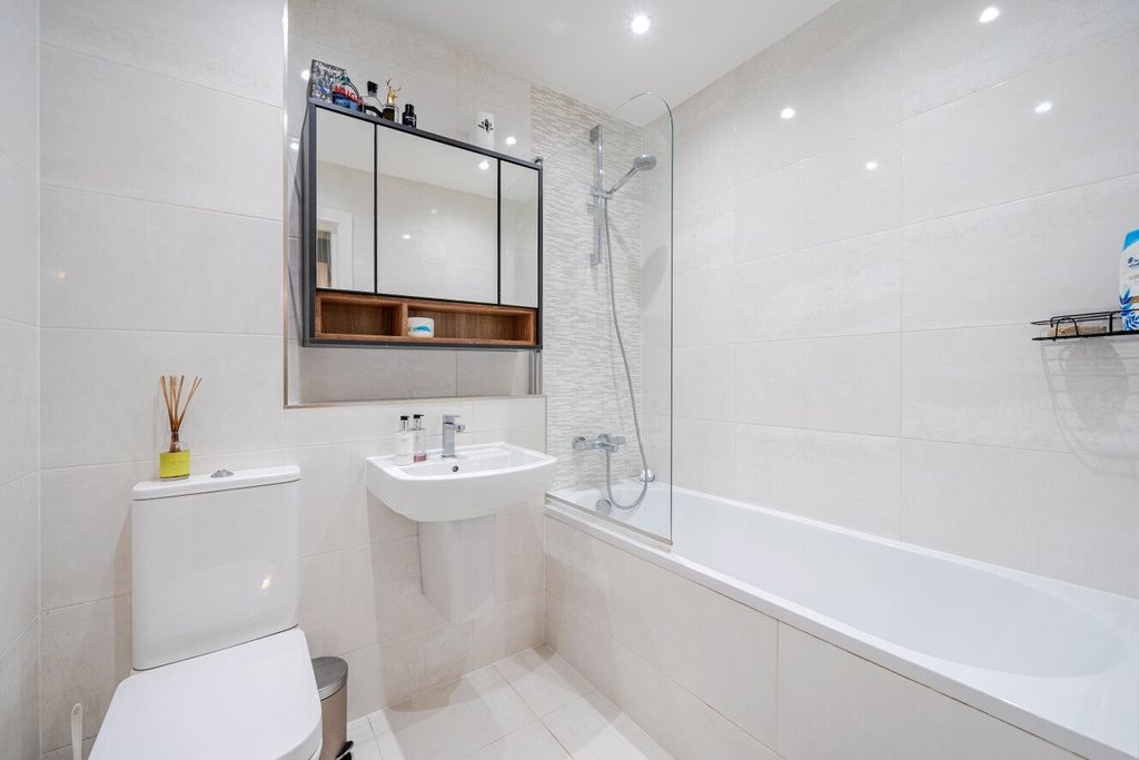 Additional image 6 of 3 bed flat for saleOrchard Avenue, Shirley, Croydon CR0