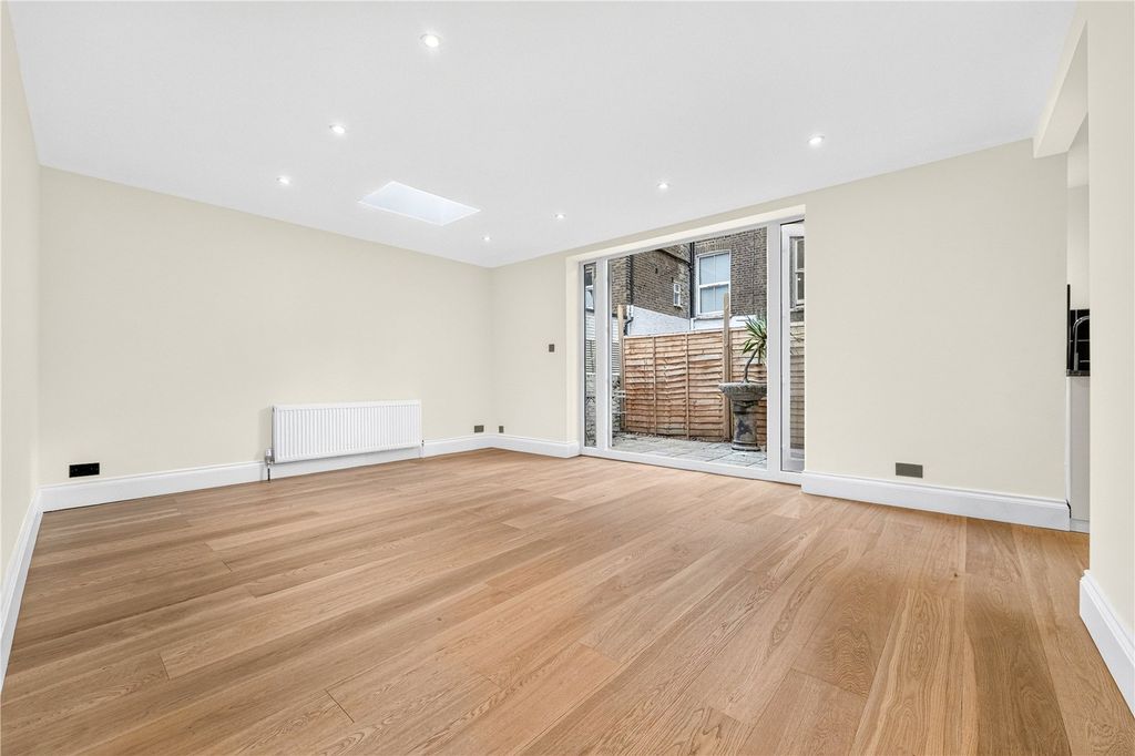 Property photo 2 of 18 Picture No. 23
