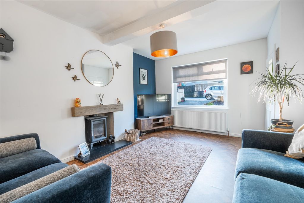 Property photo 3 of 13 Lounge.Jpg