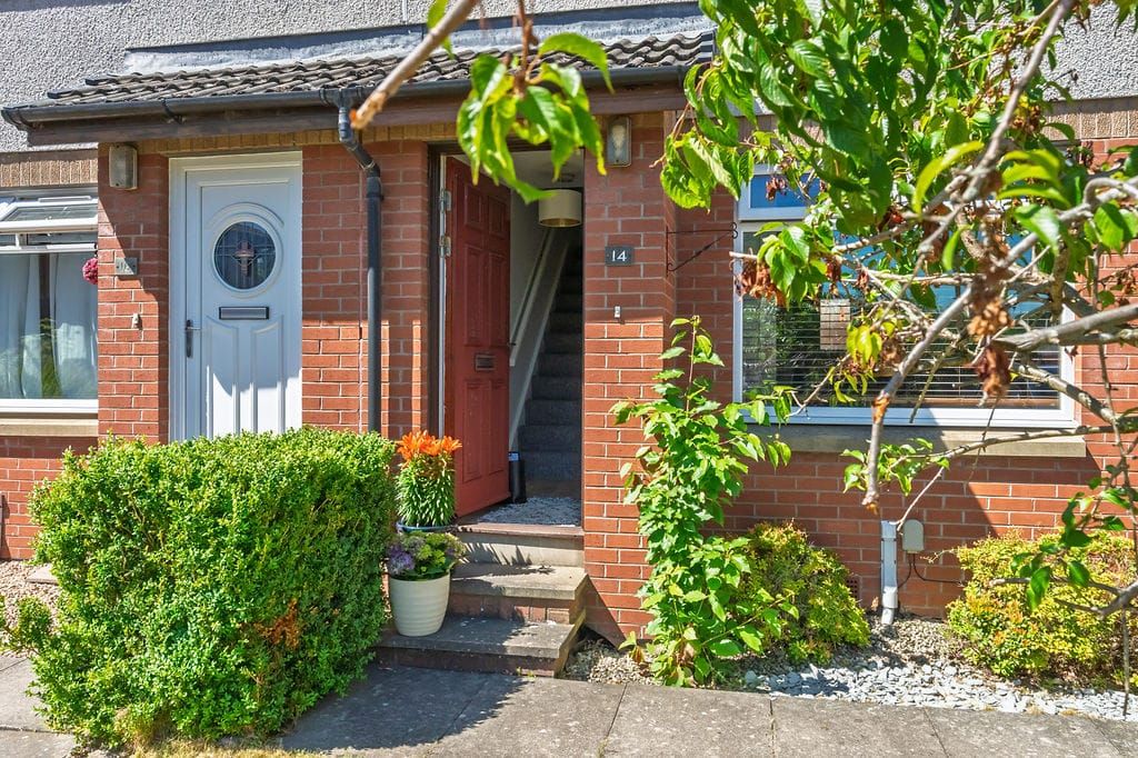 Property photo 2 of 27
