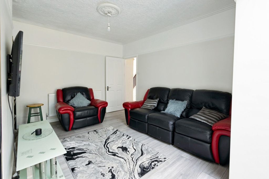 Property photo 3 of 20