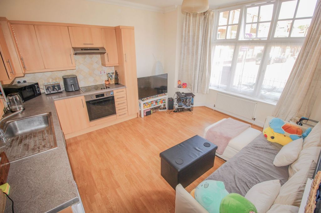 Property photo 2 of 6 Lounge