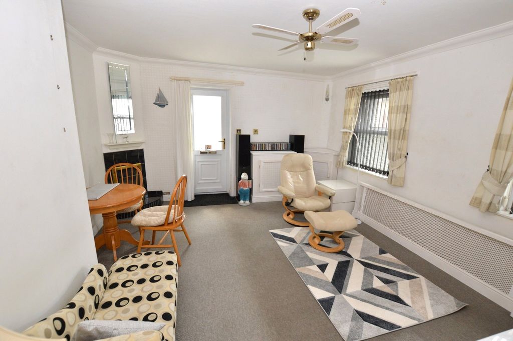 Property photo 2 of 12 2 - Picture No. 01