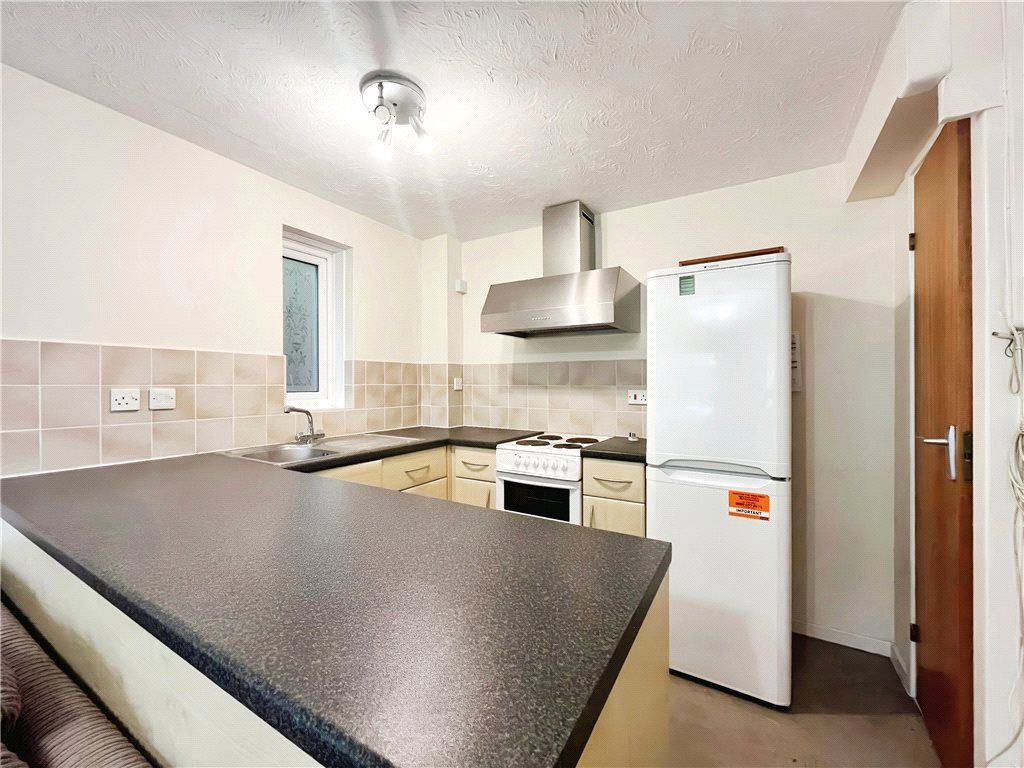 Property photo 3 of 6 Kitchen