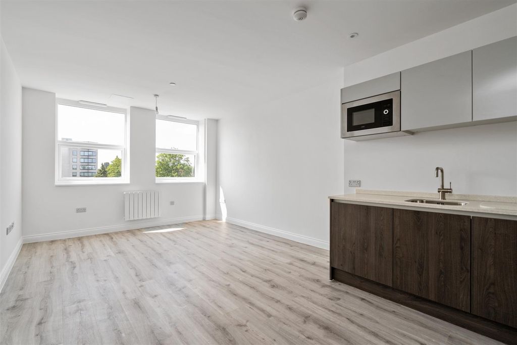 Property photo 3 of 11 Warwick House - 22-1_Lo.Jpg