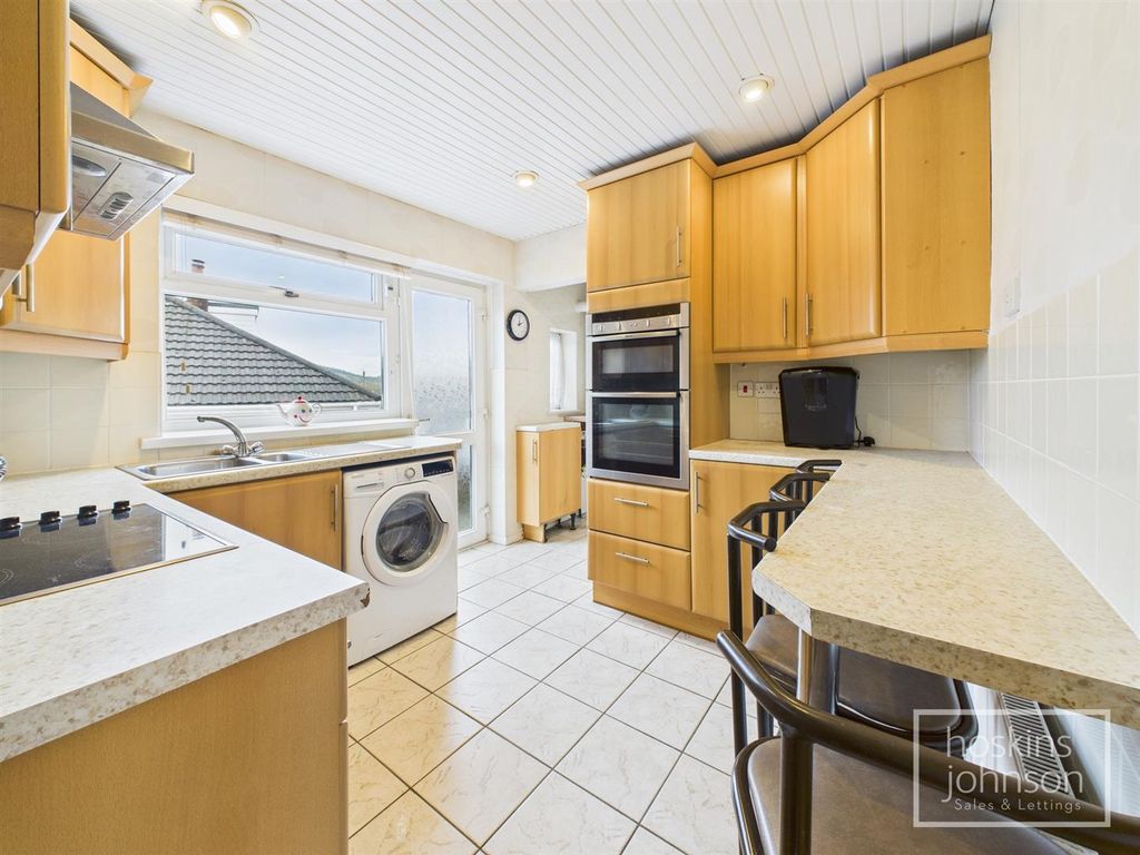 Property photo 3 of 26 Kitchen