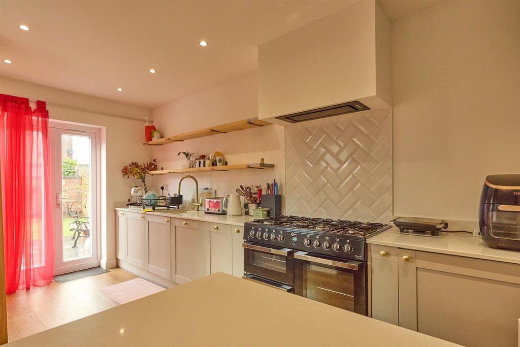 Property photo 3 of 13 Leicester Rd_2.Jpg
