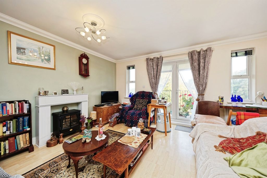 Property photo 2 of 18