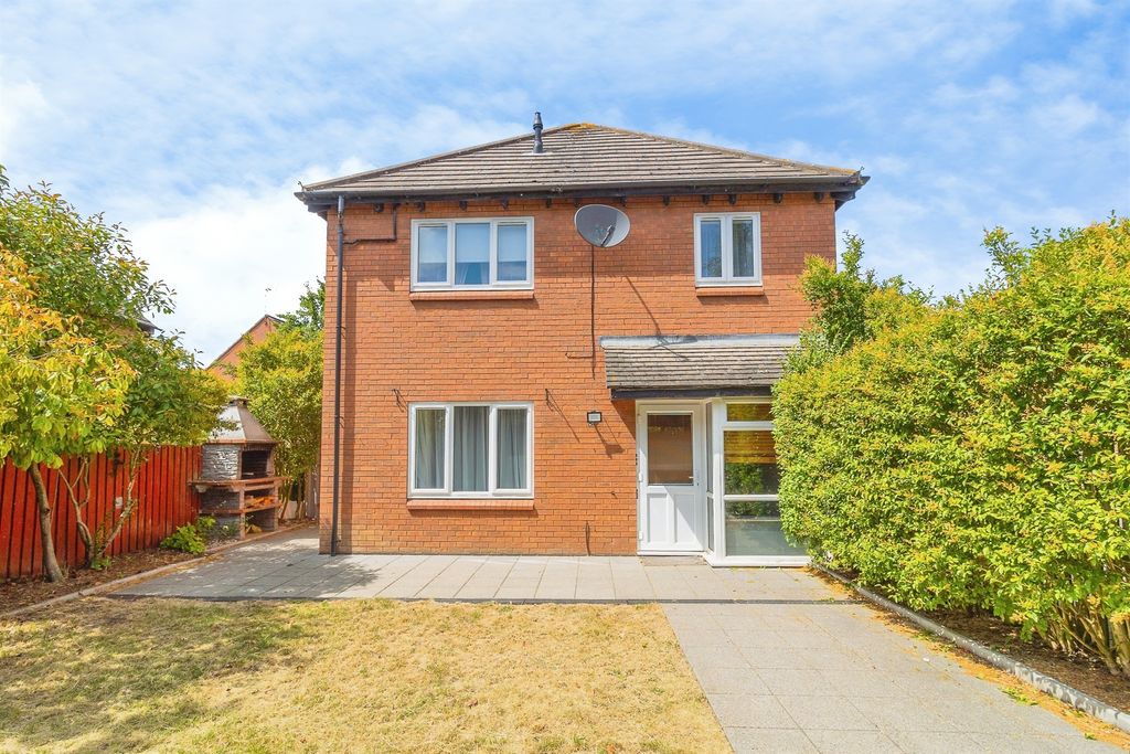Property photo 2 of 18