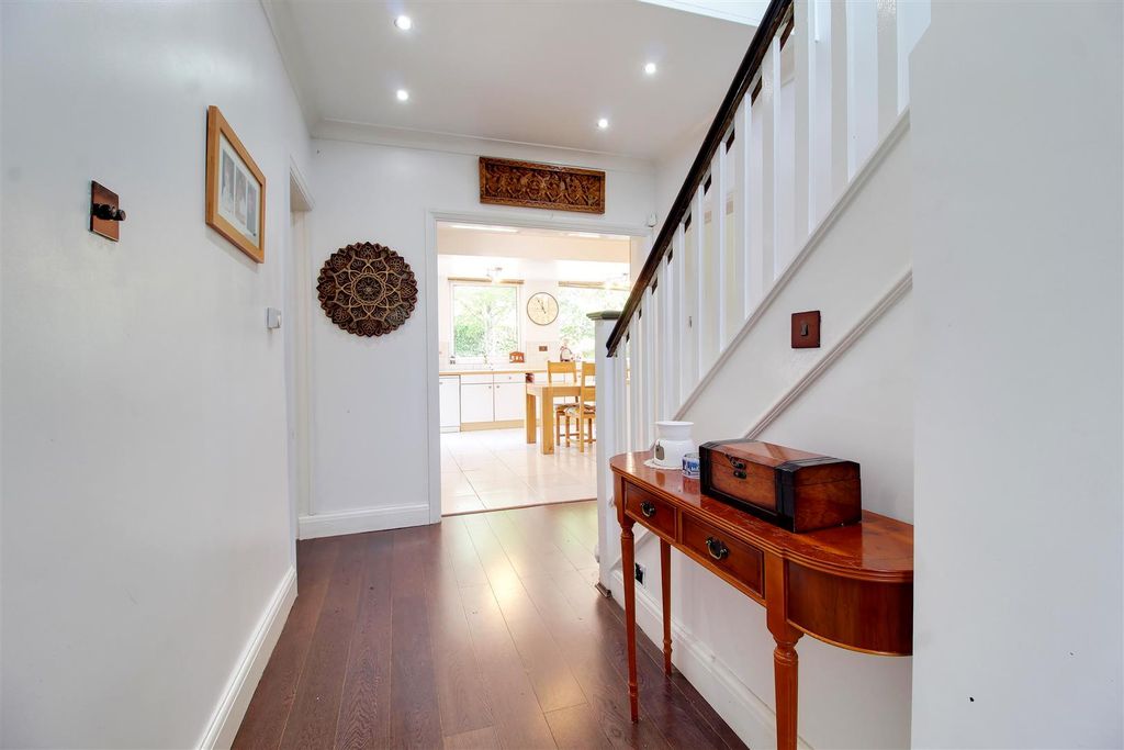 Additional image 7 of 5 bed detached house for saleMymms Drive, Brookmans Park AL9