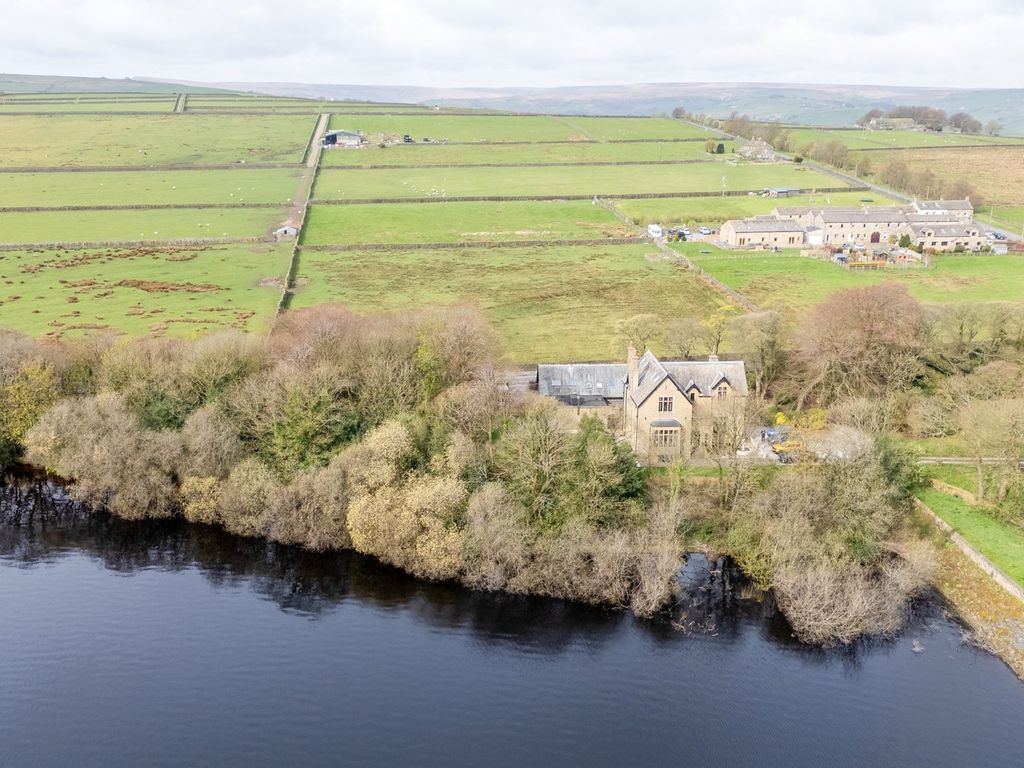 Property photo 3 of 43