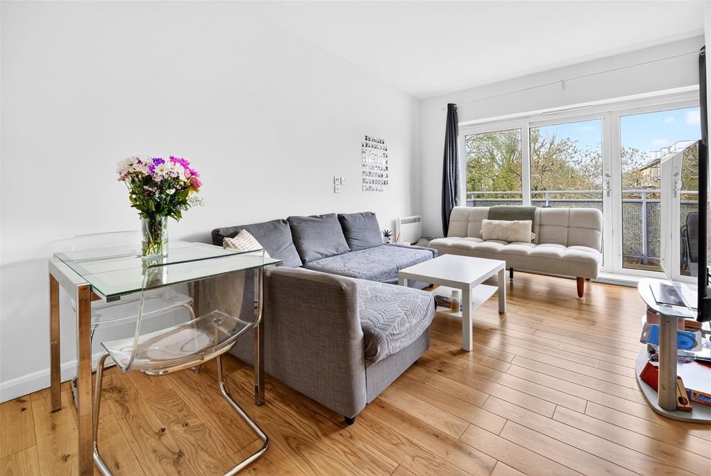 Property photo 2 of 18 To Let 2 Bedroom Flat Terrace Liverpool Road N1  W