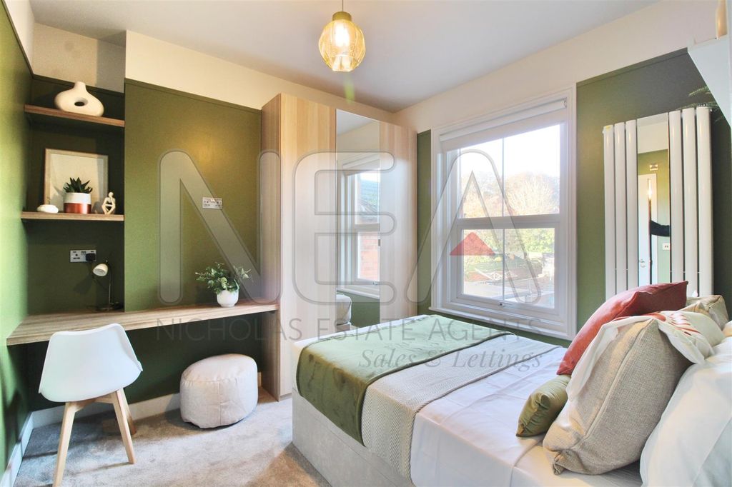Property photo 1 of 7 Room 2