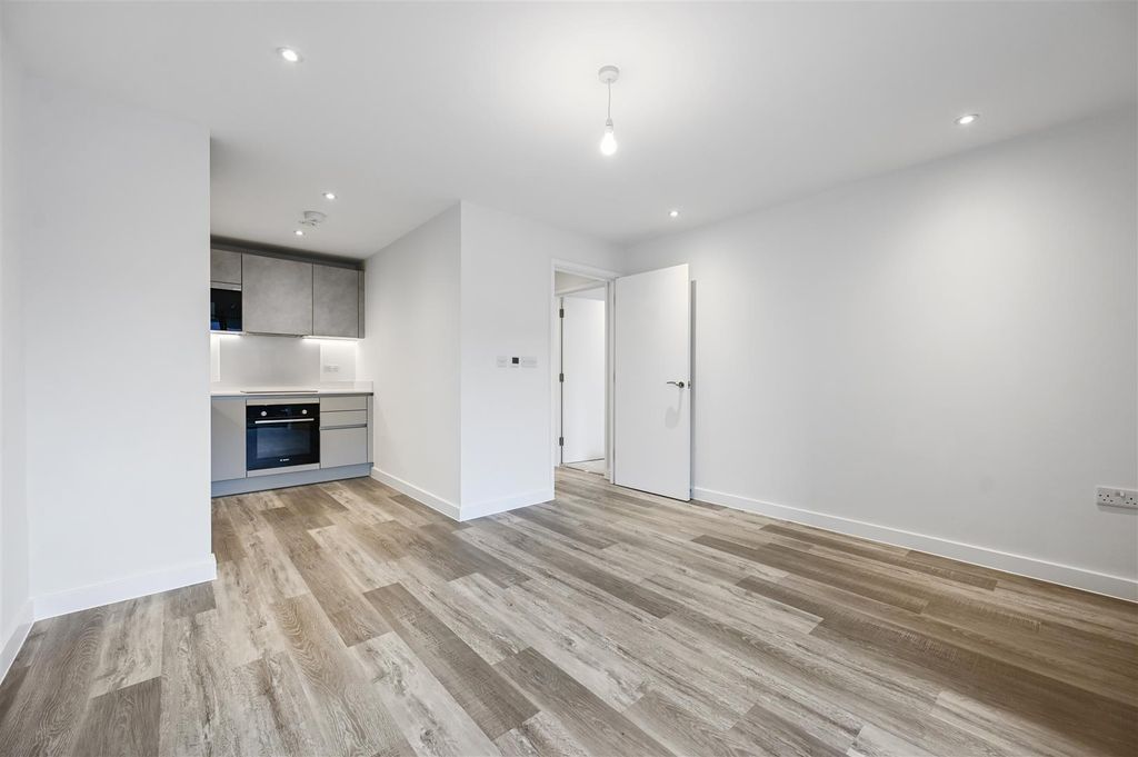 Property photo 1 of 14 Awrealty - Flat 26, Bejoux Court - Receptiond1 (1)