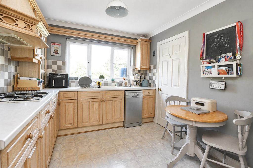 Property photo 3 of 10 39A8363B-63Df-4A11-8E46-7A9052Be082E.Png