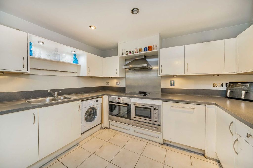 Property photo 3 of 8