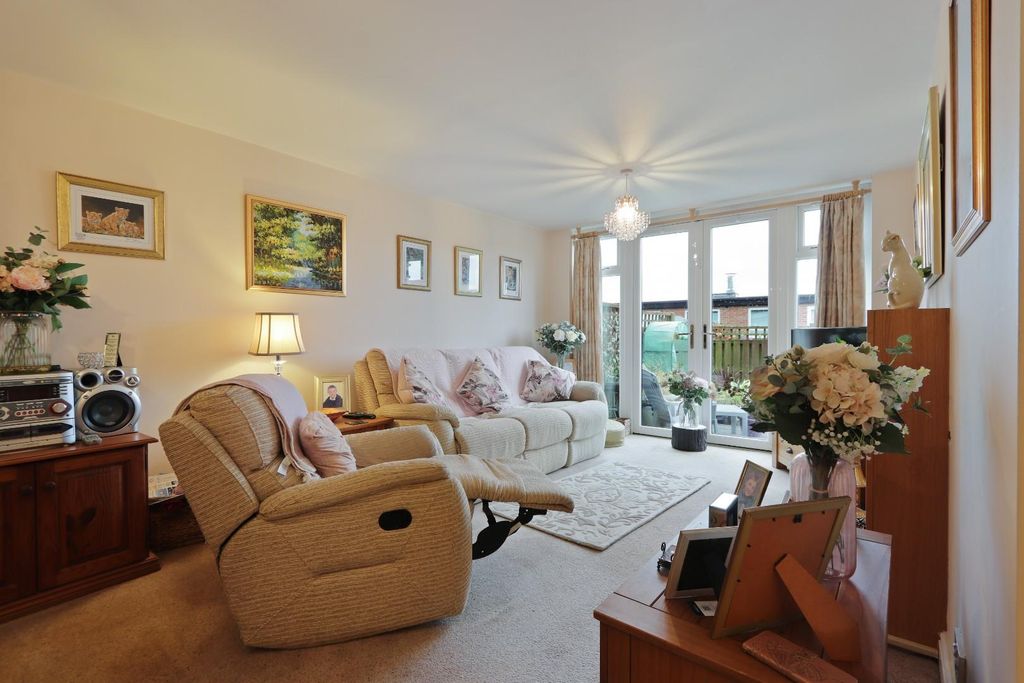 Property photo 1 of 33 Living Room