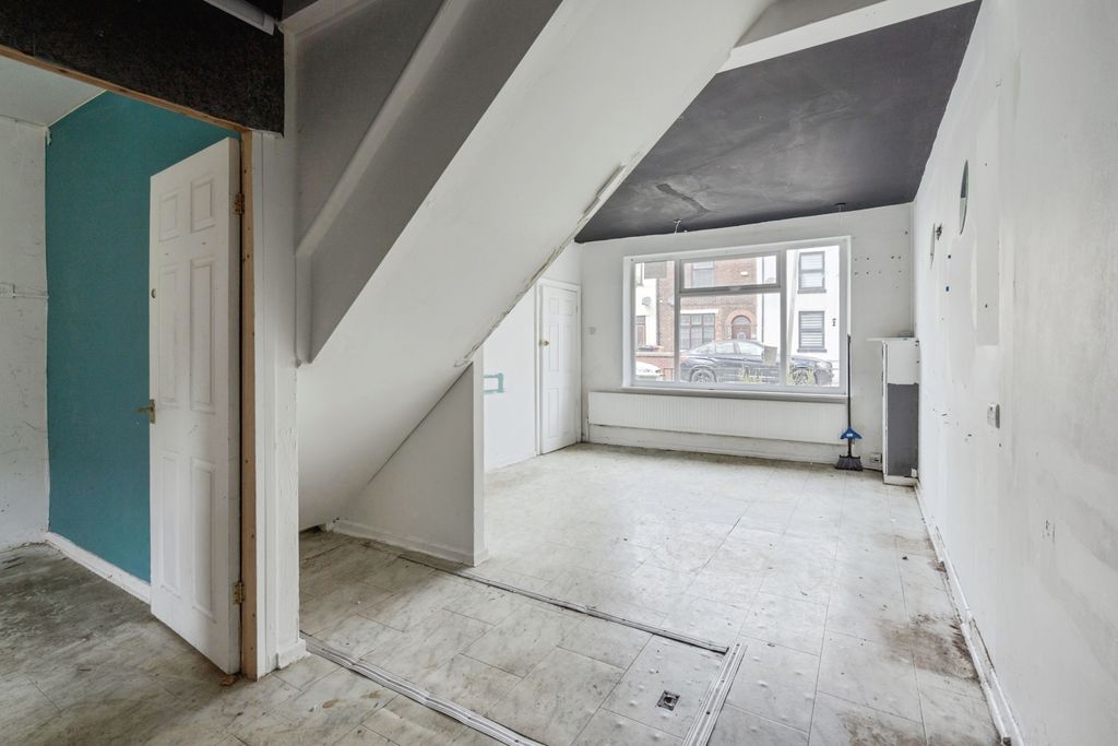 Property photo 2 of 12 Pbox-Img.Jpg