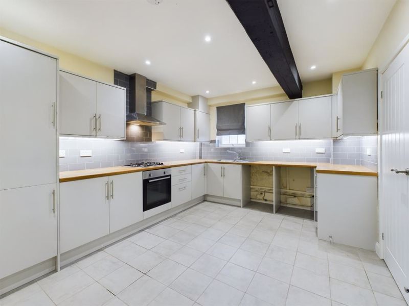 Property photo 3 of 11 Kitchen