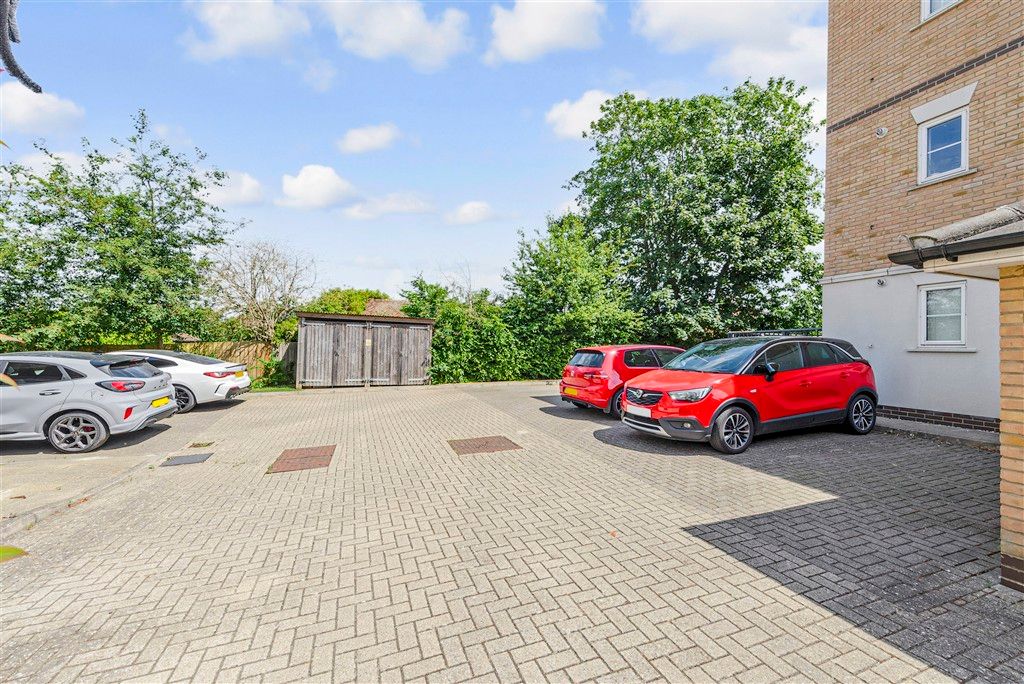 Property photo 2 of 2 Driveway/Parking