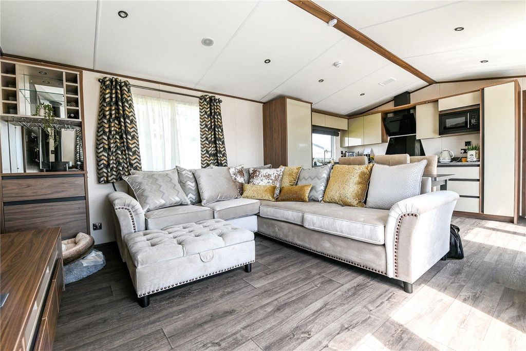 Property photo 3 of 15 Picture No. 05