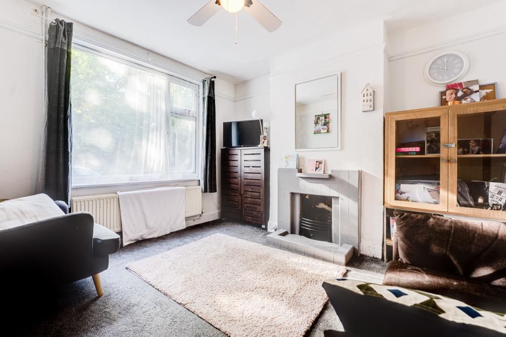 Property photo 3 of 32 68 Wellingborough Road, Irthlingborough-12.Jpg